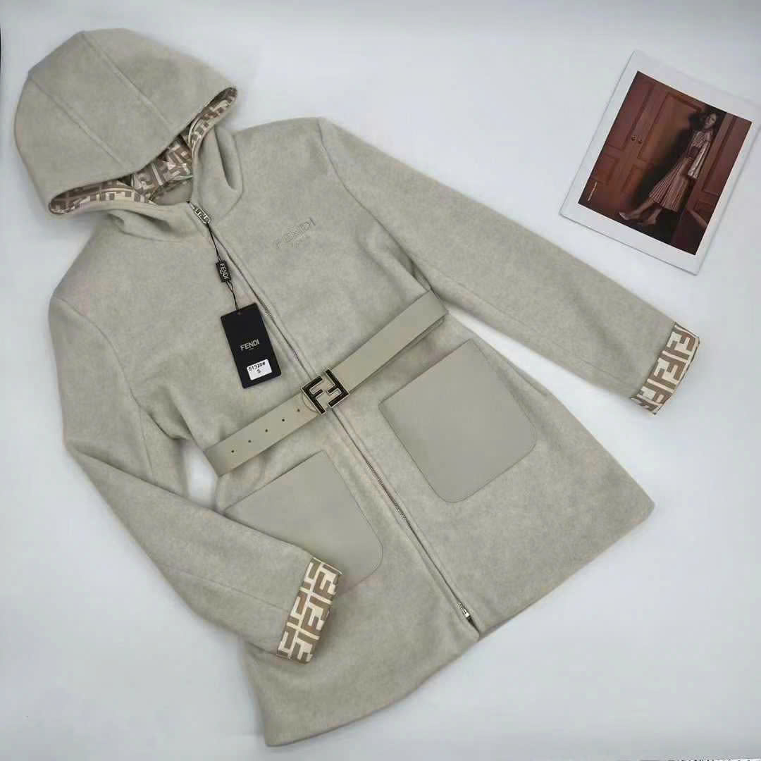 Áo khoác dạ có nón thời trang Fendi 2