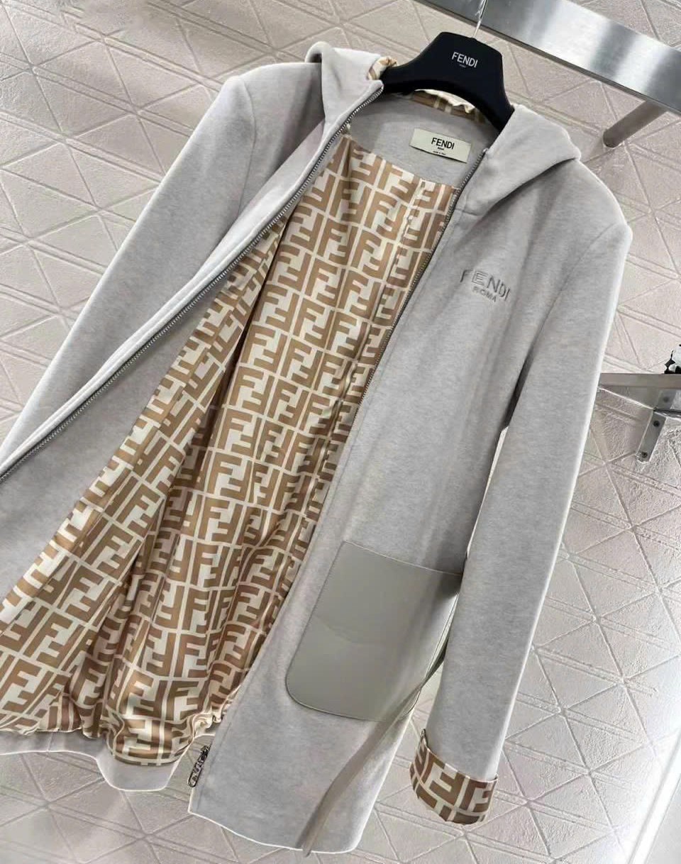 Áo khoác dạ có nón thời trang Fendi 3