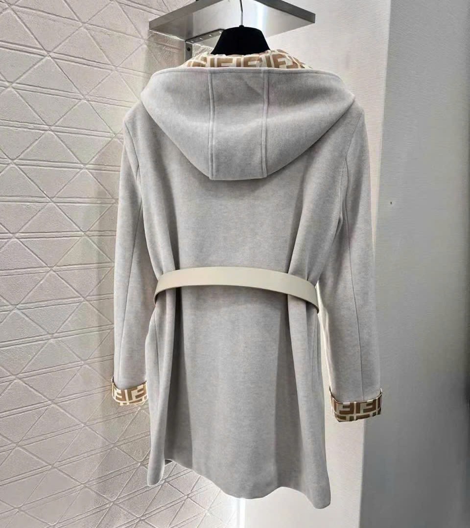 Áo khoác dạ có nón thời trang Fendi 4