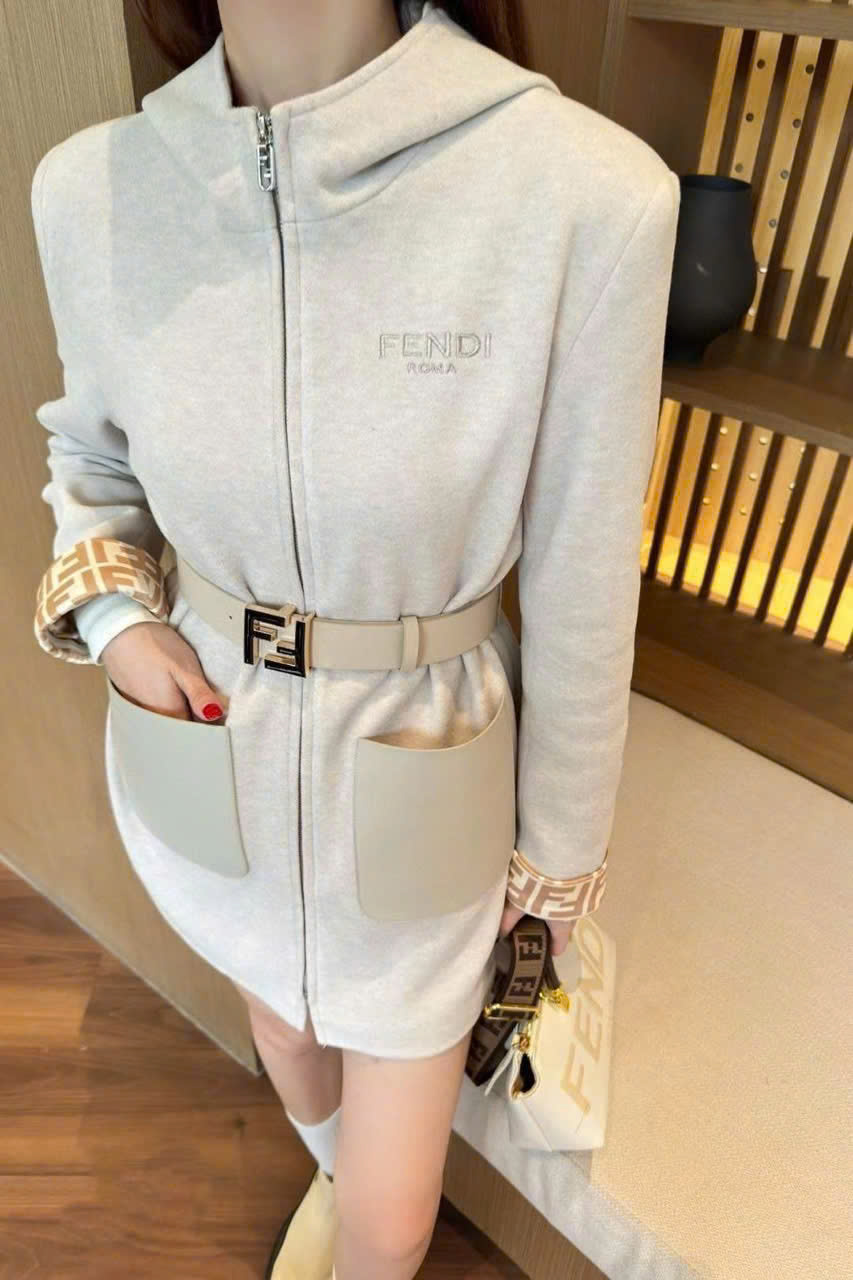 Áo khoác dạ có nón thời trang Fendi 5