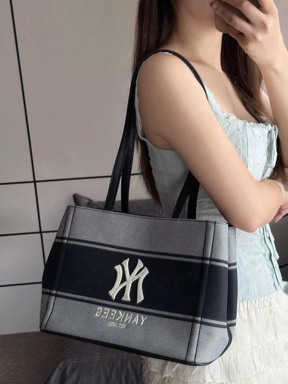 Túi xách Tote MLB Varsity Lettering Canvas Tote Bag New York Yankees 3ABQB015N-50BKS 12