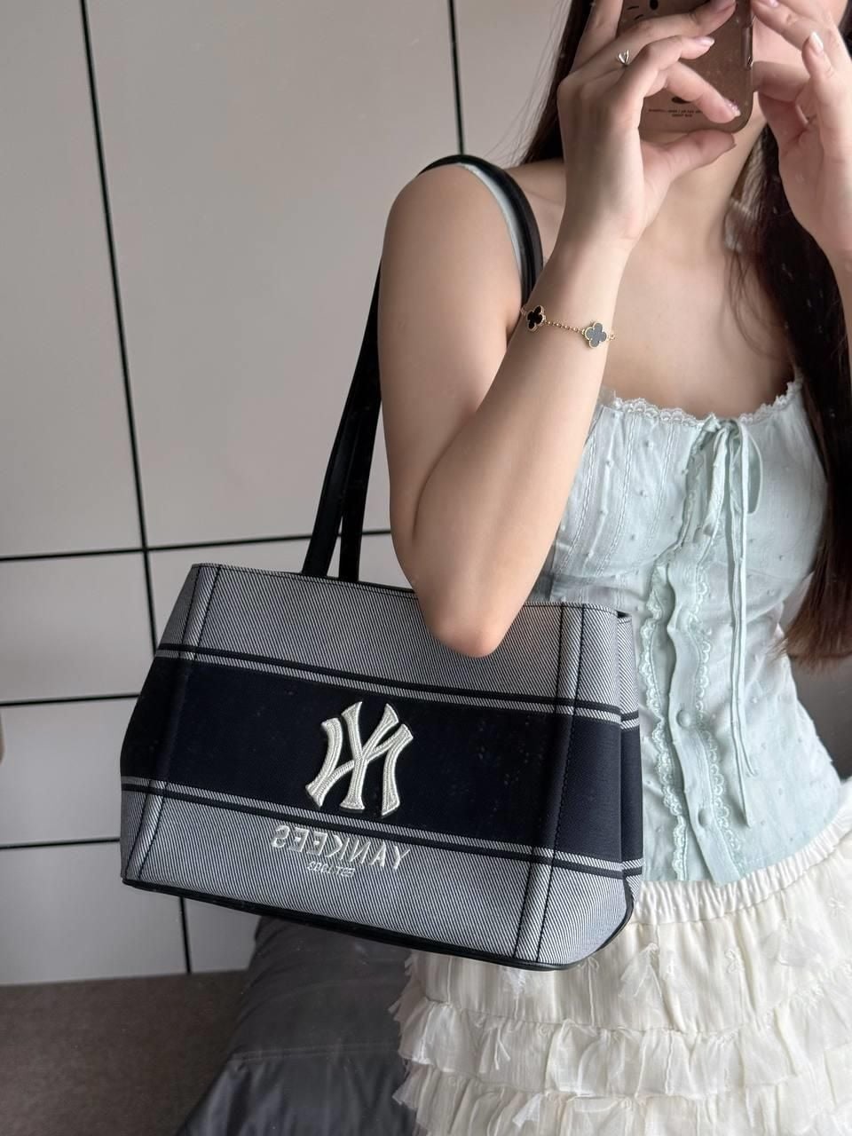Túi xách Tote MLB Varsity Lettering Canvas Tote Bag New York Yankees 3ABQB015N-50BKS 11