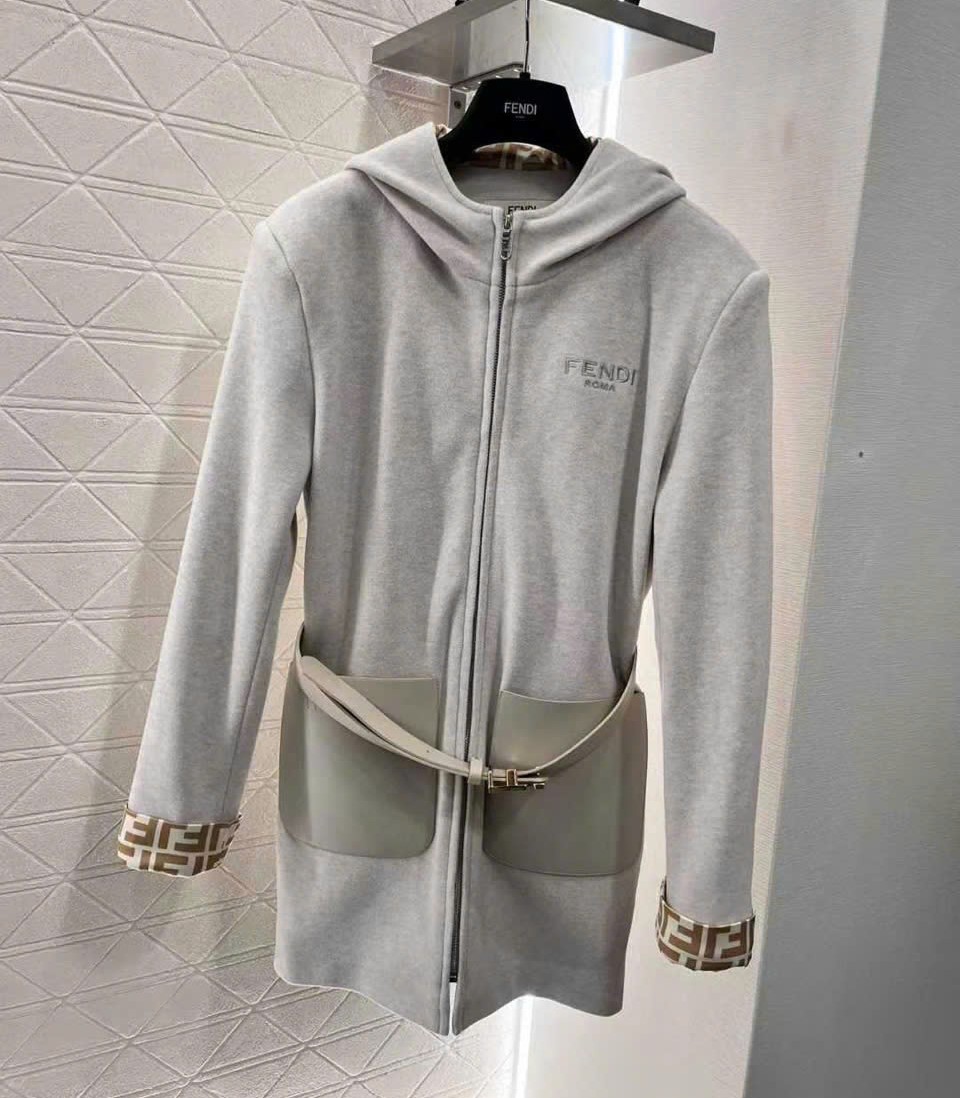 Áo khoác dạ có nón thời trang Fendi 6