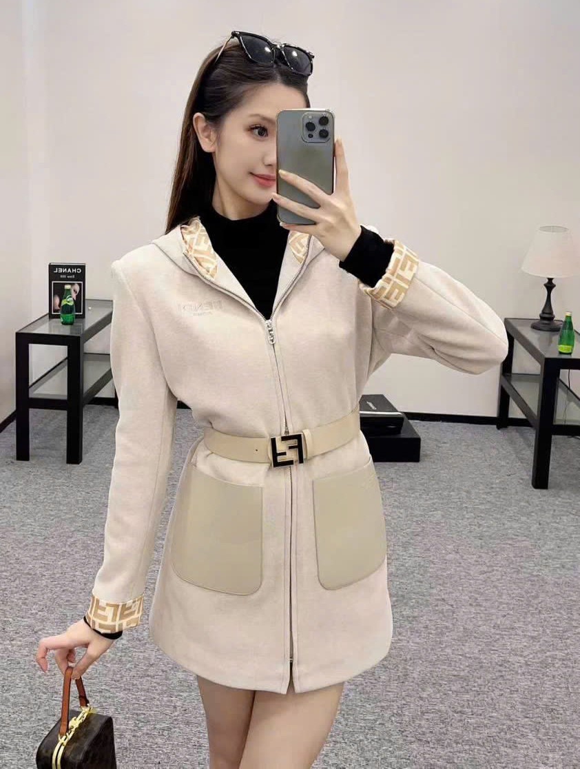 Áo khoác dạ có nón thời trang Fendi 12