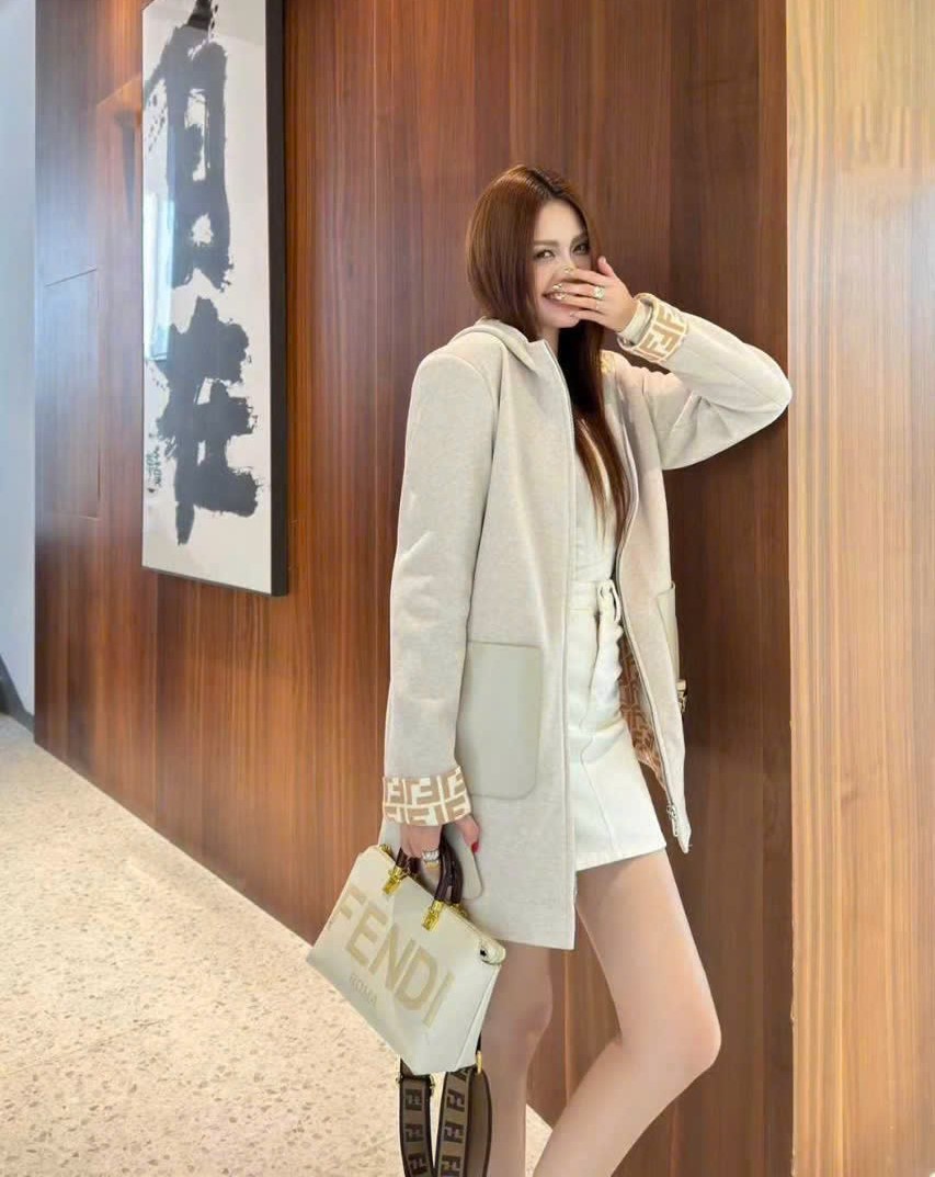 Áo khoác dạ có nón thời trang Fendi 14