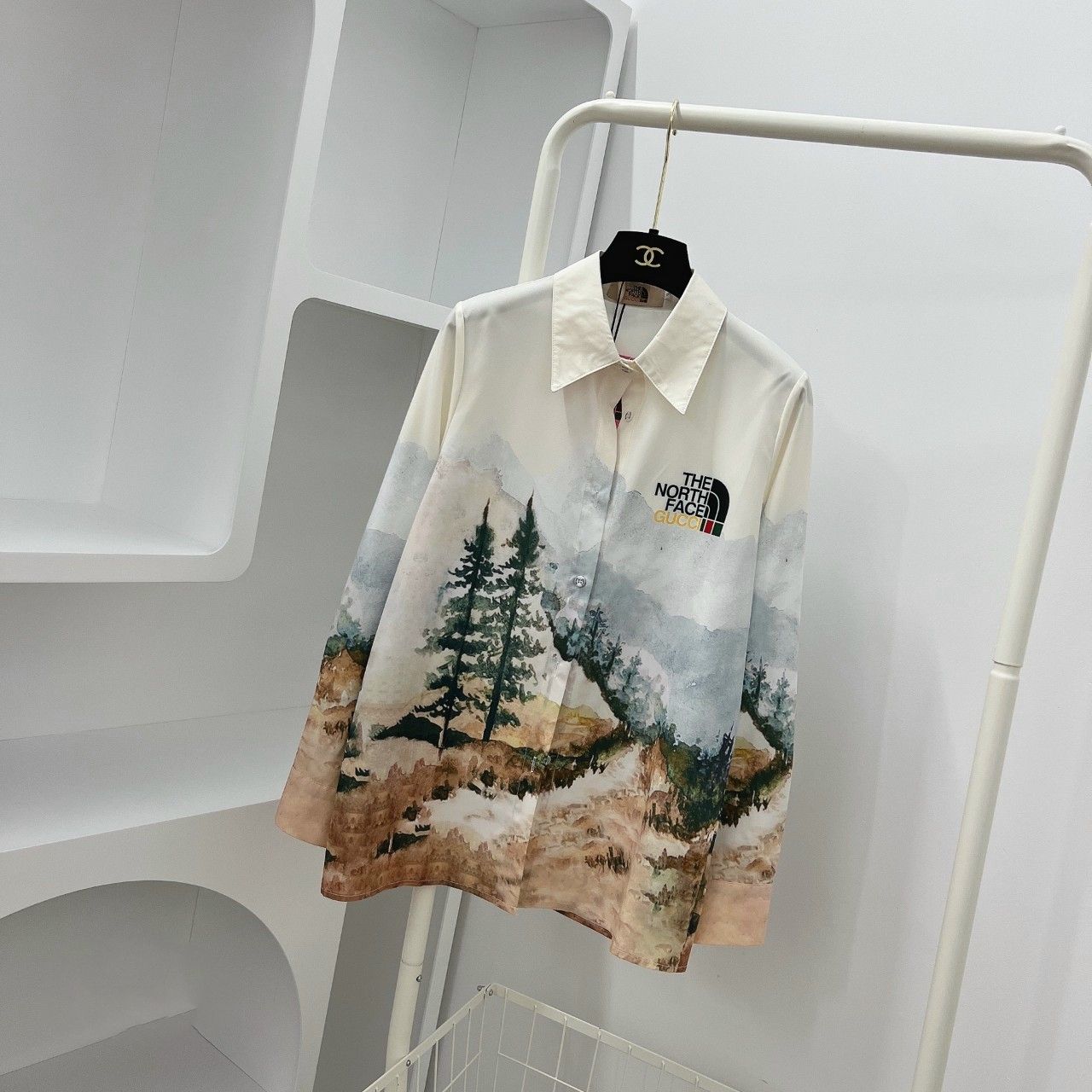 ÁO SƠ MI GUCCI Tigerembroidered floralprint linen shirt