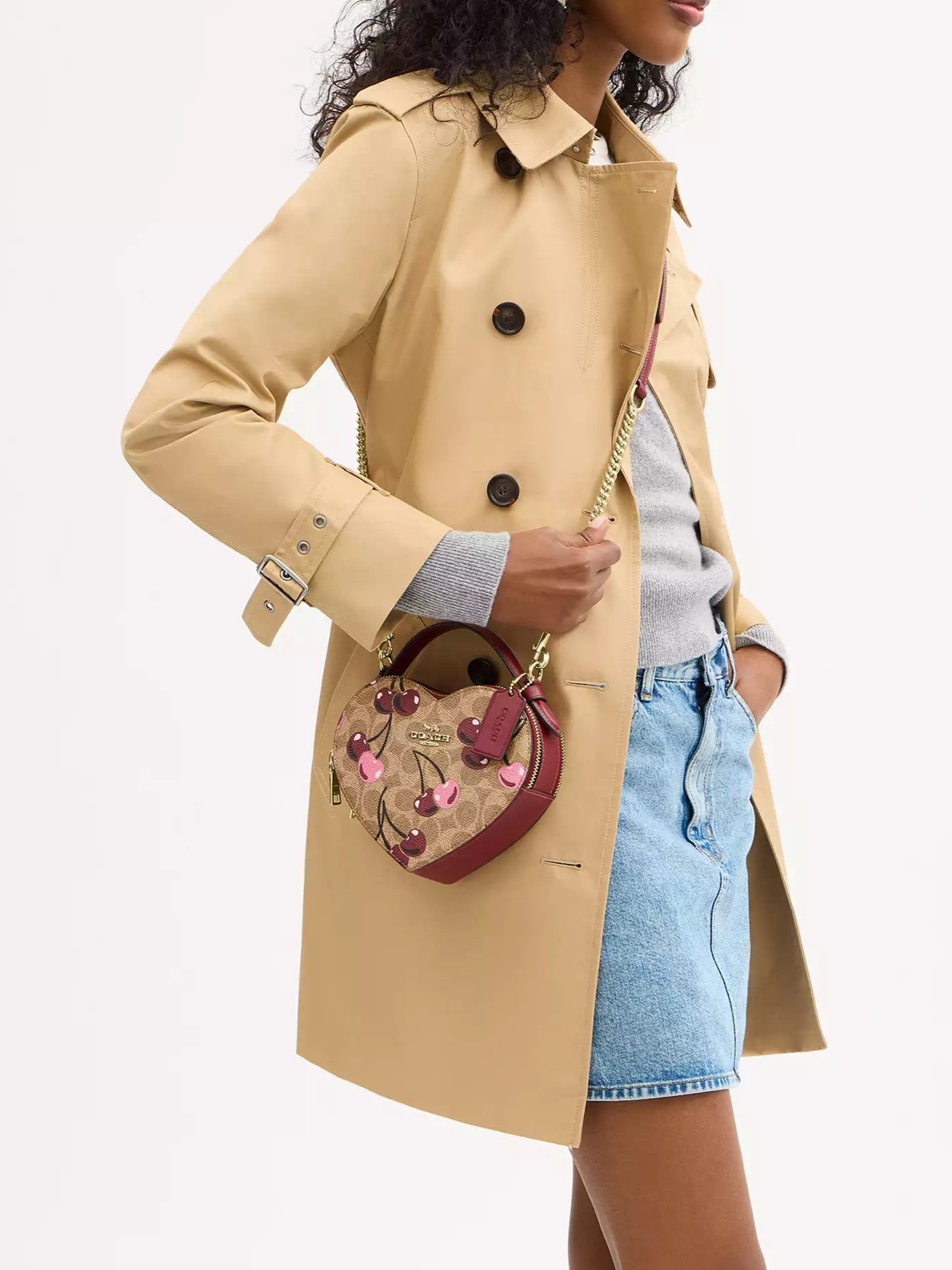 Túi đeo chéo Coach trái tim Heart Crossbody Bag With Cherry Print Signature Canvas Gold Tan Multi CY706 5