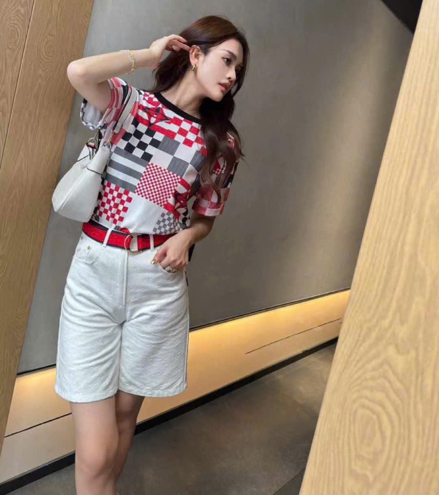 Áo phông nữ Louis Vuitton họa tiết limited 6