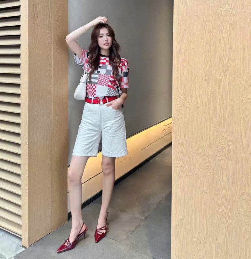 Áo phông nữ Louis Vuitton họa tiết limited 11