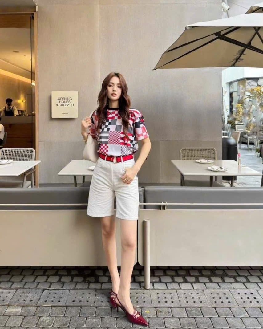 Áo phông nữ Louis Vuitton họa tiết limited 13