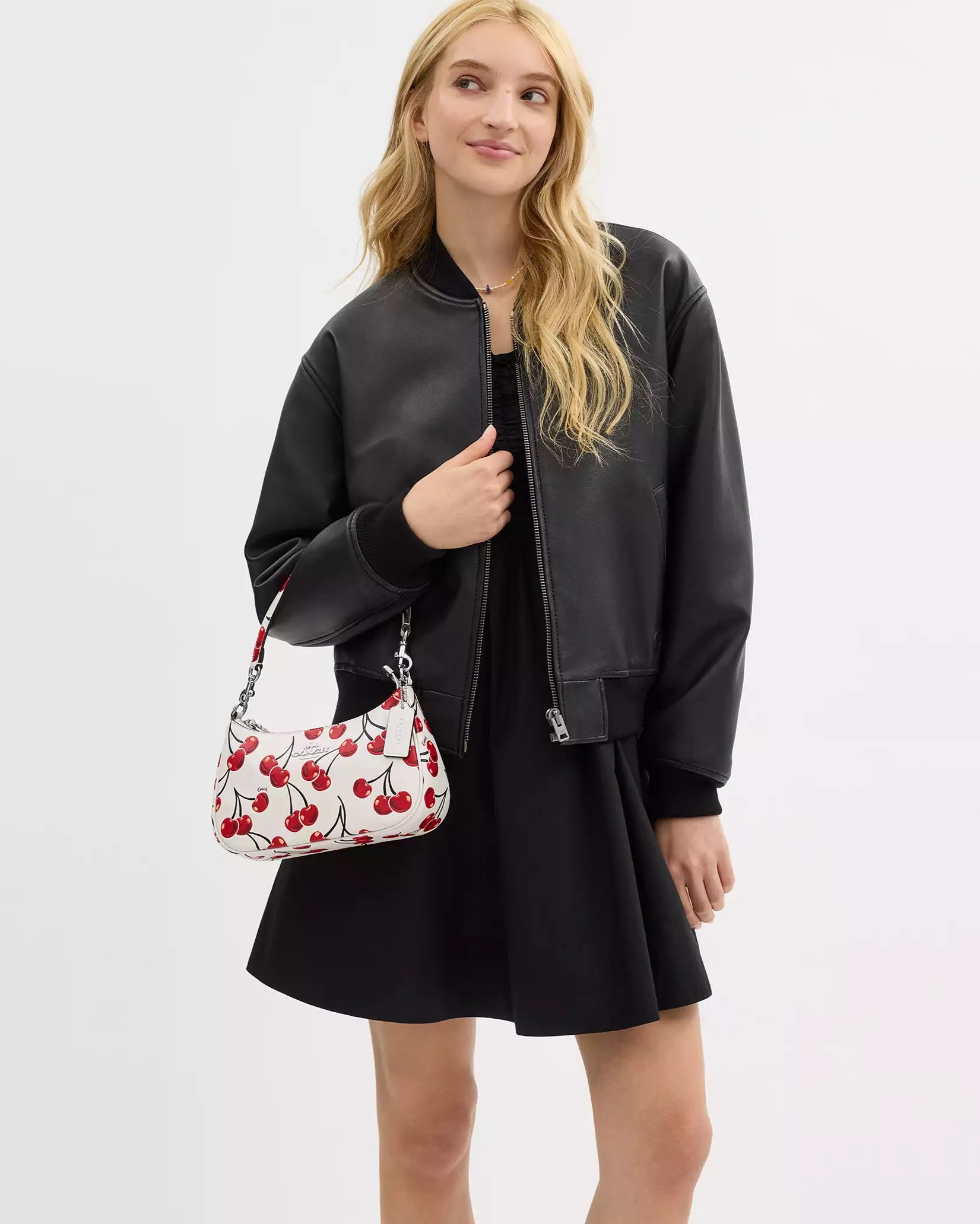 Túi kẹp nách nữ Coach Teri Shoulder Bag With Cherry Print Chalk Multi CZ774 9