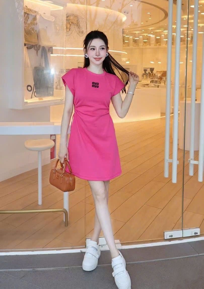 Đầm nữ sát nách cổ tròn hồng đen Miu Miu 5