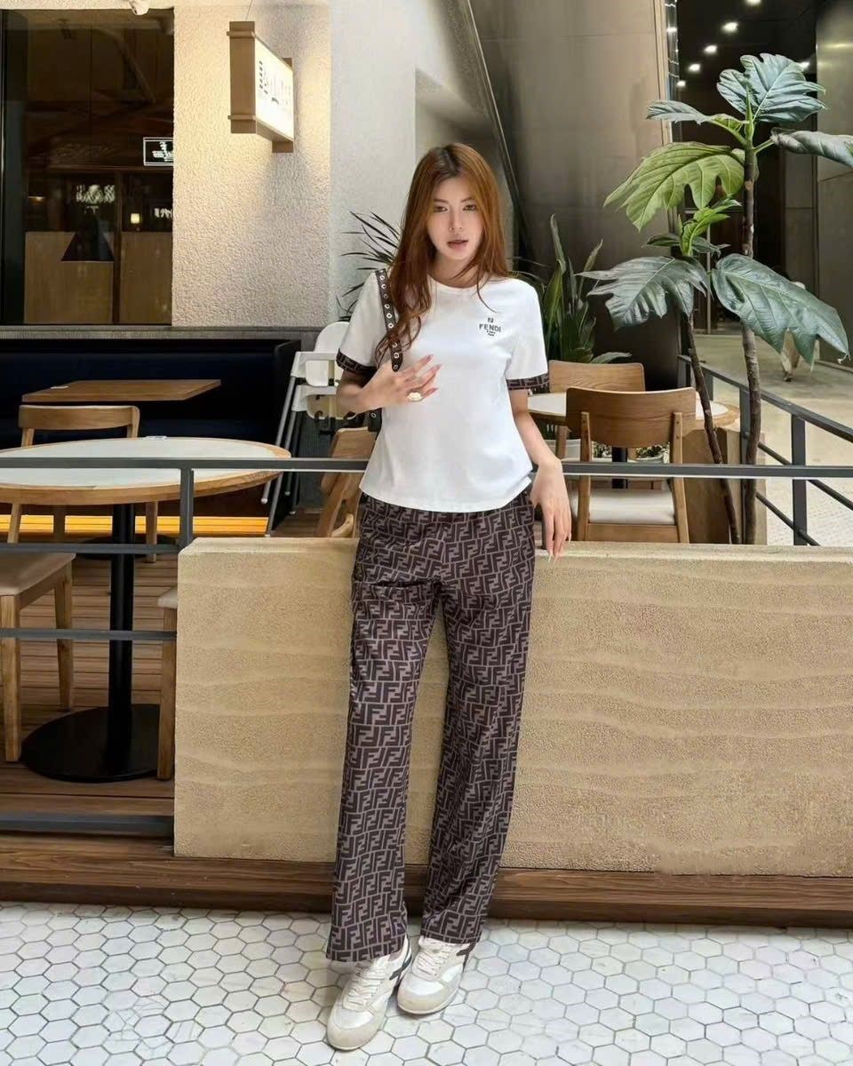 Combo bộ nữ áo thun trắng quần dài lụa Fendi 4