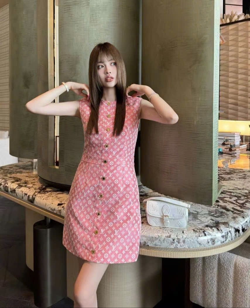 Đầm hồng sát nách nữ thời trang LV 3