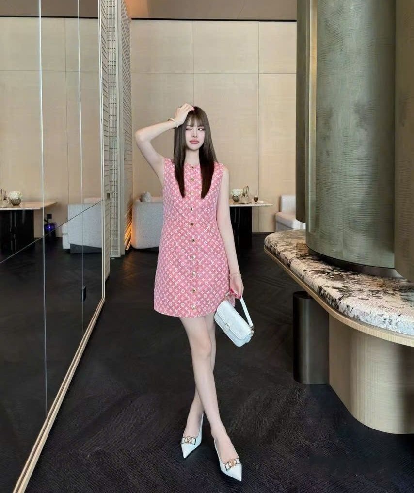 Đầm hồng sát nách nữ thời trang LV 6