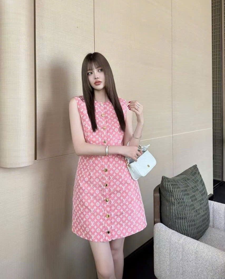 Đầm hồng sát nách nữ thời trang LV 5