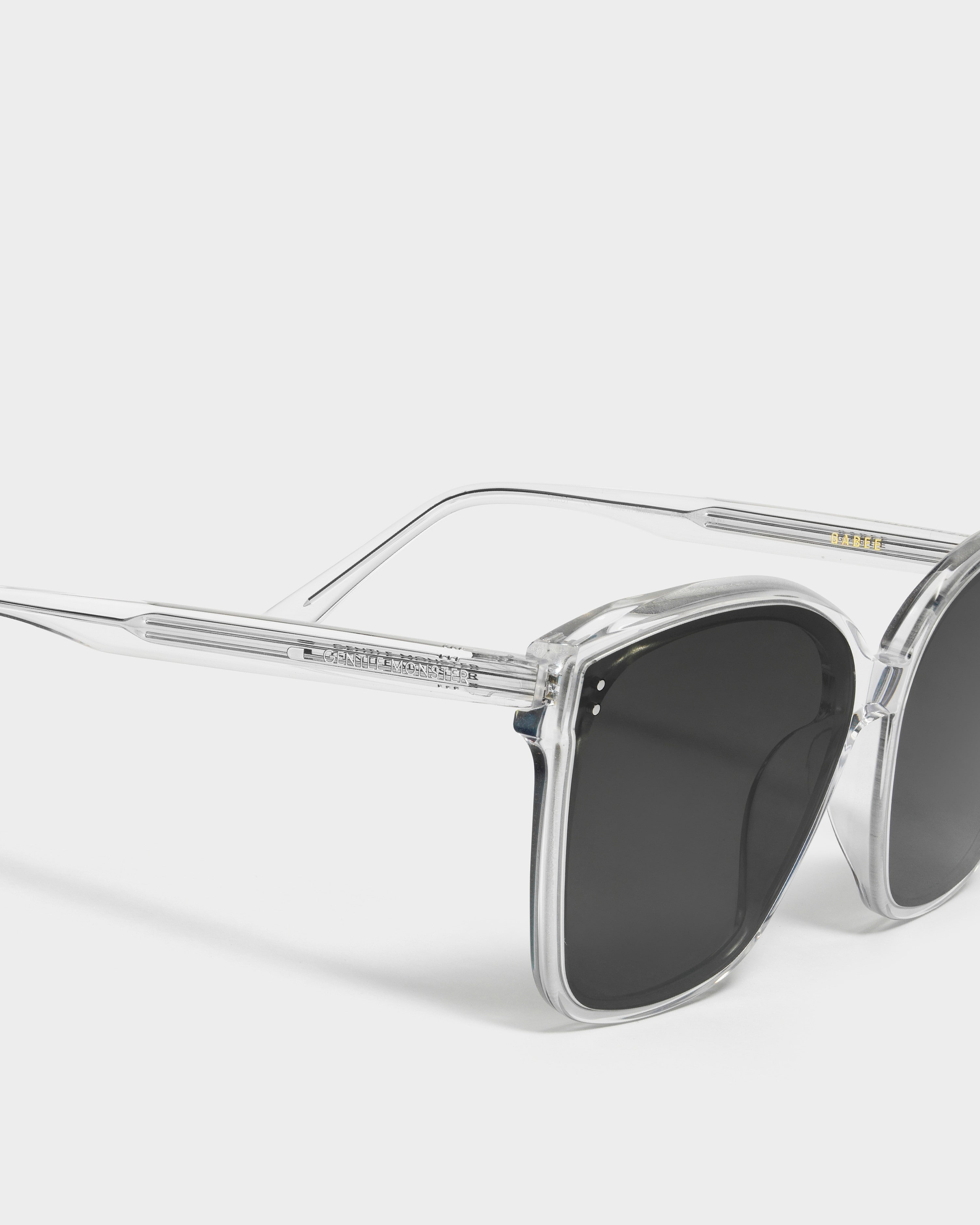Kính mát Gentle Monster Gabee C1 Black Lenses Bold Square Flatbar Frame 2