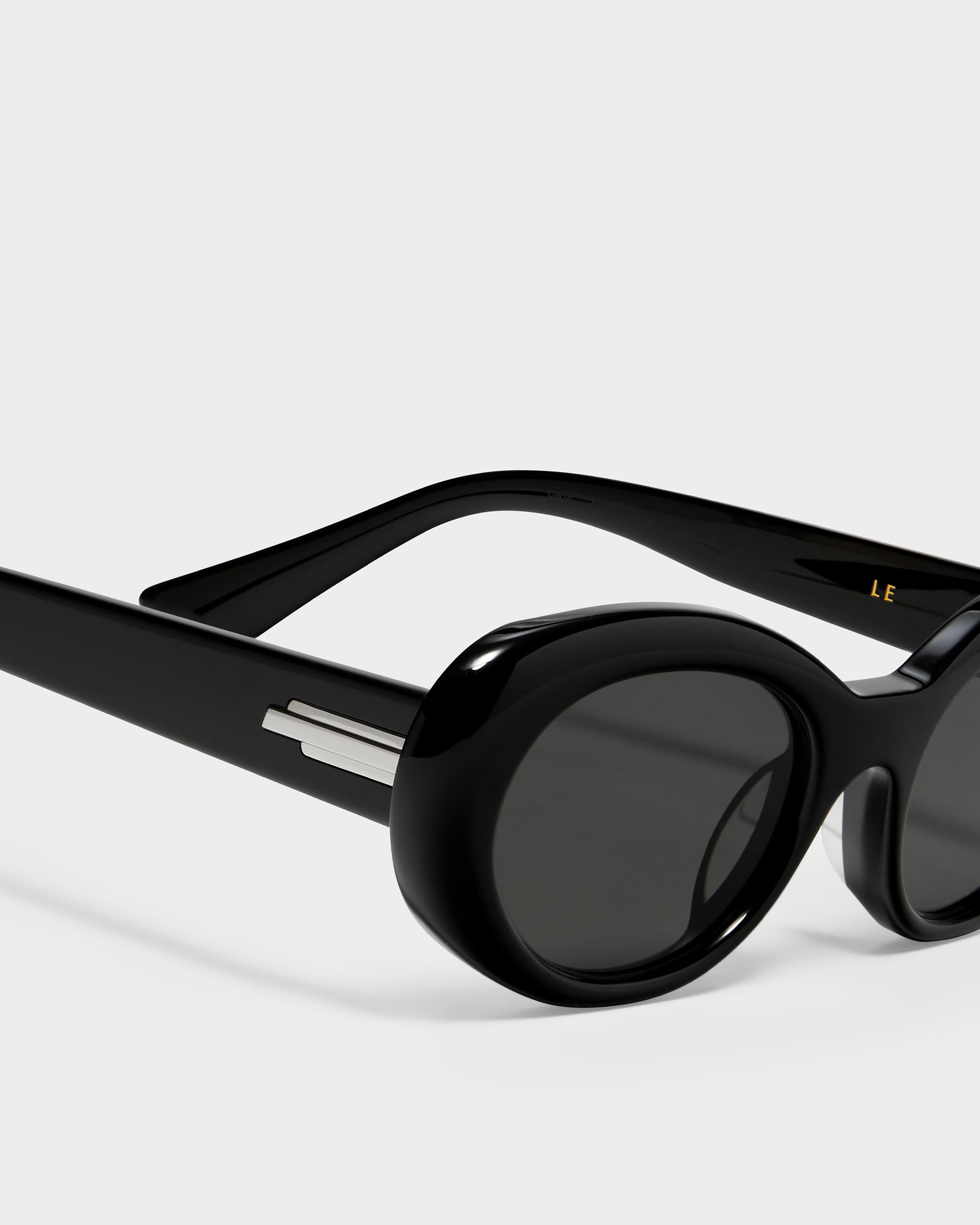 Kính mát thời trang Gentle Monster Le 01 Acetate Cat-eye Frame 4