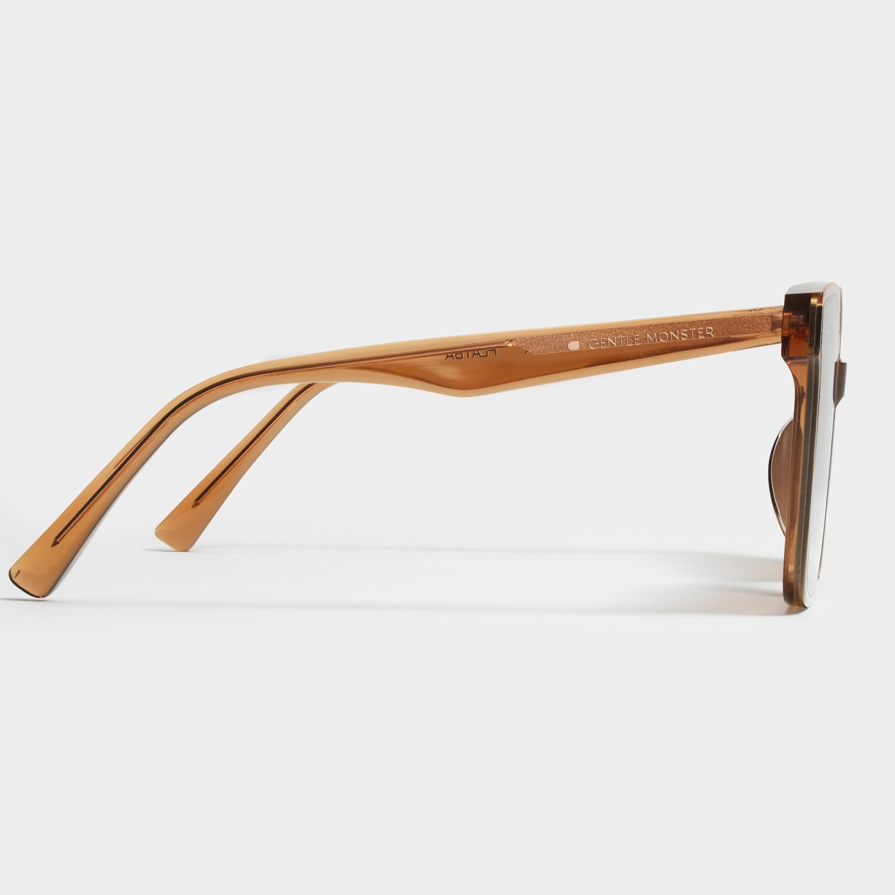 Kính mát Gentle Monster Gabee C1 Black Lenses Bold Square Flatbar Frame 1