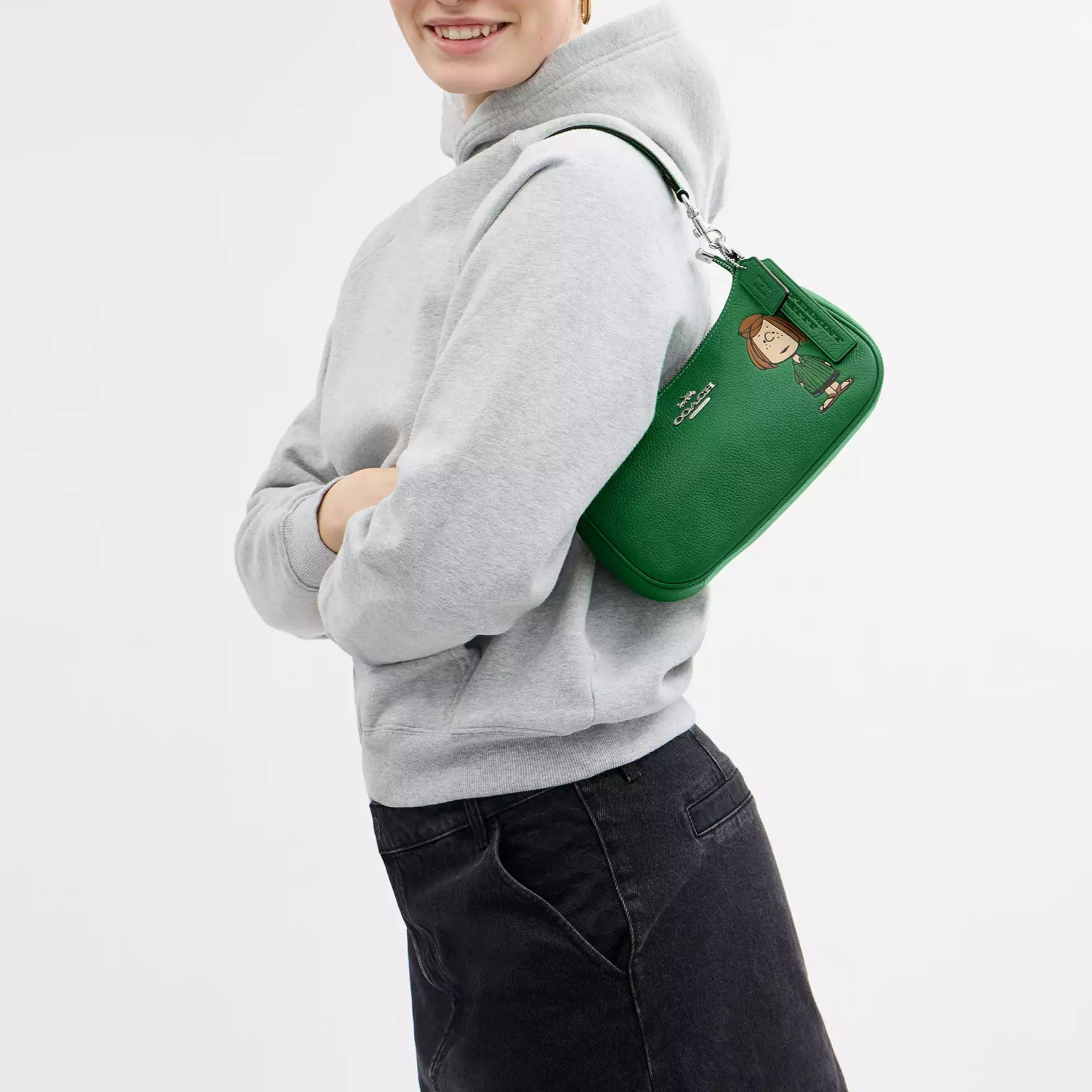 Túi đeo chéo Coach X Peanuts Teri Shoulder Bag With Peppermint Patty Kelly Green Multi CBJ77 9