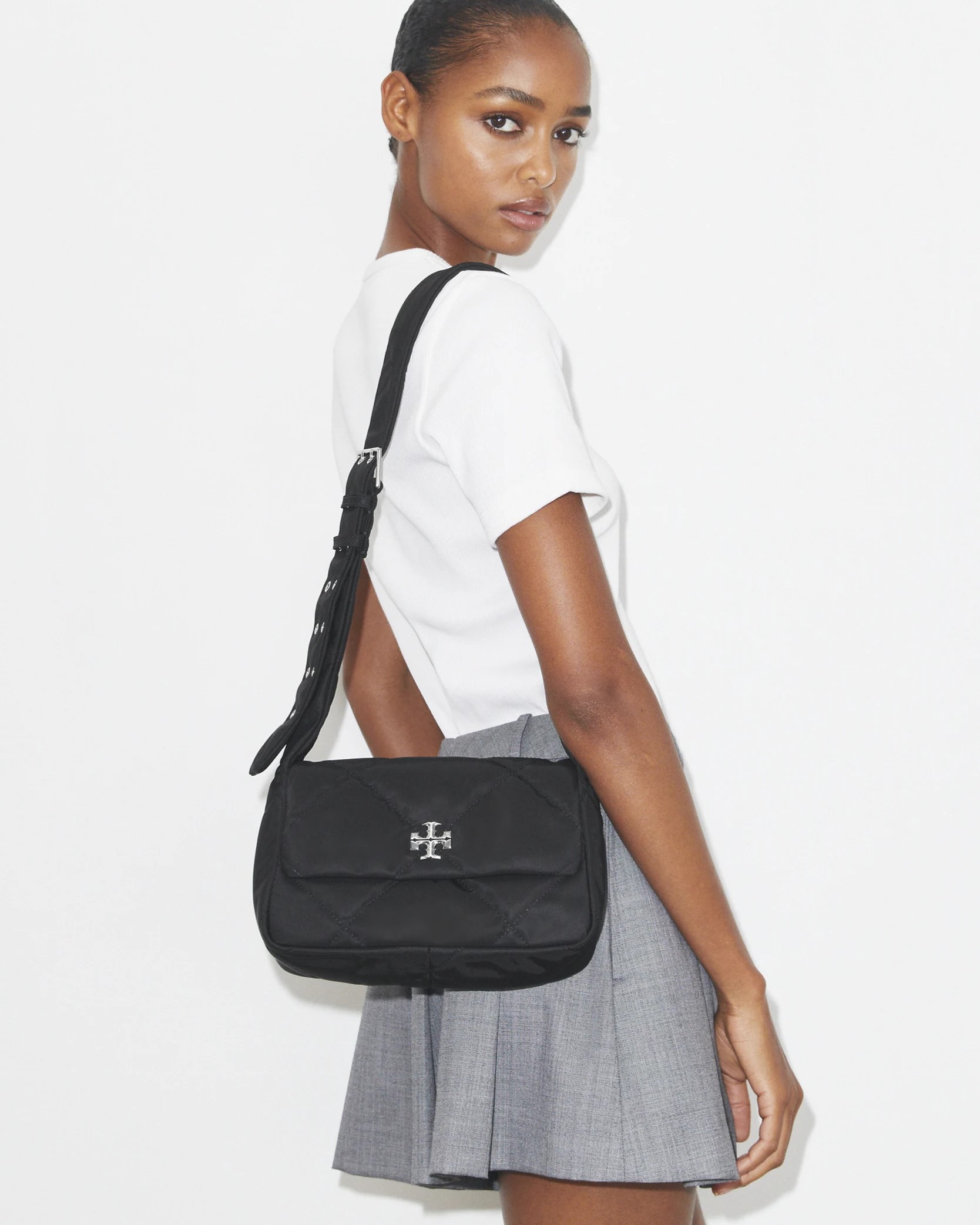 Túi đeo chéo Tory Burch Kira Diamond Quilt Nylon Messenger Bag Black 6