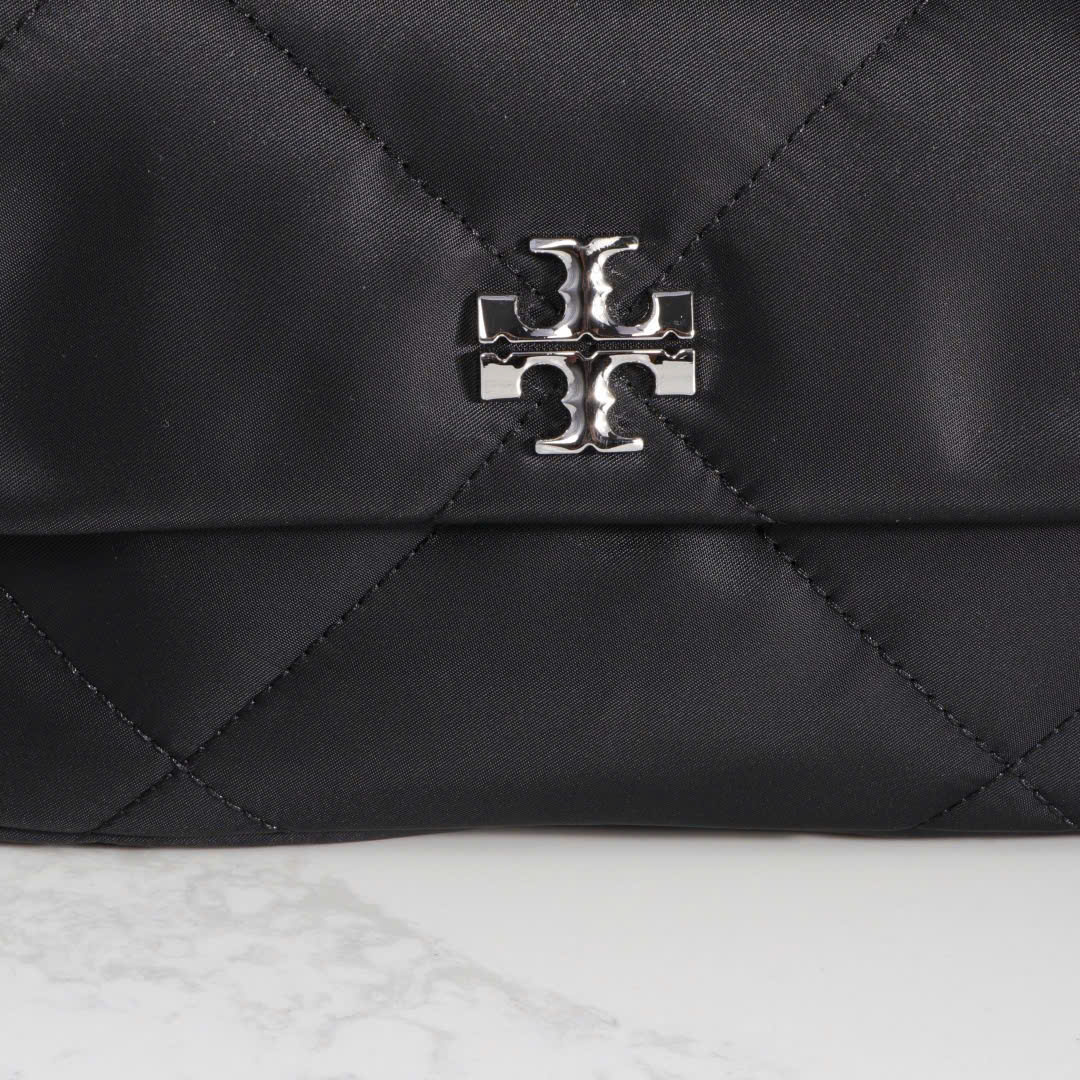 Túi đeo chéo Tory Burch Kira Diamond Quilt Nylon Messenger Bag Black 3