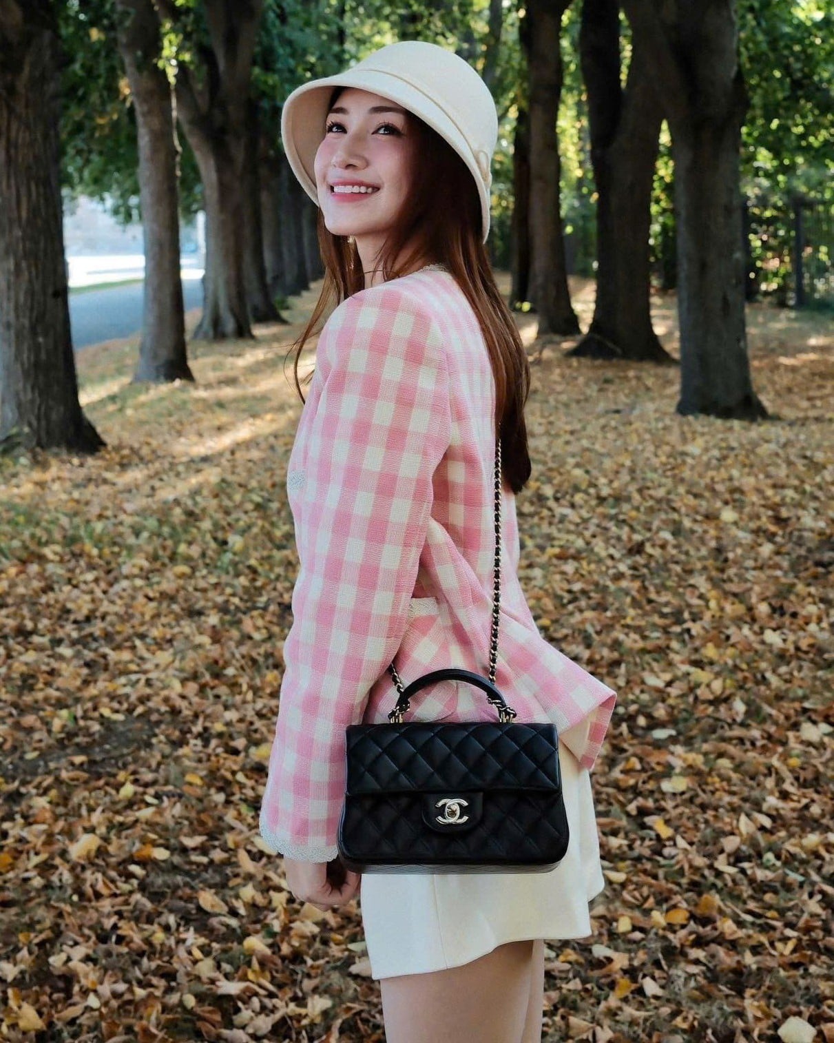 Túi đeo chéo Chanel Mini Classic Handbag With Top Handle Black 3