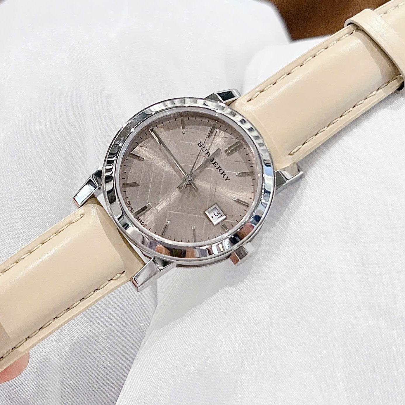Đồng hồ đeo tay nữ Burberry Ladies Watch The City Check Neutral Silver BU9107 4