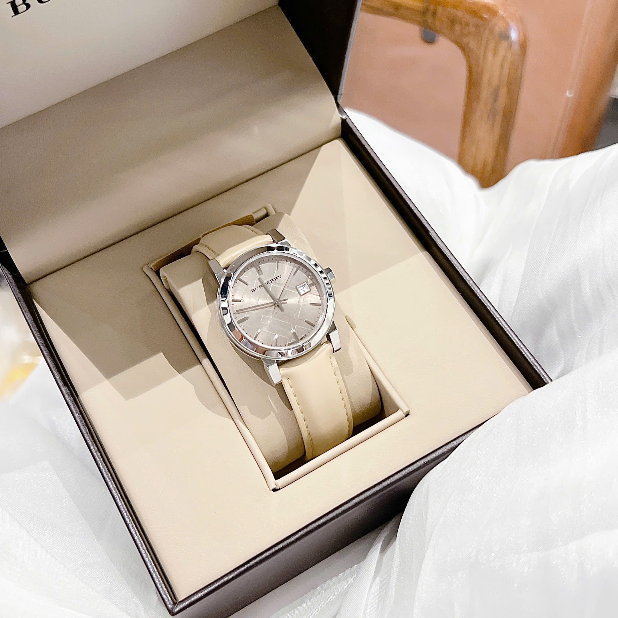Đồng hồ đeo tay nữ Burberry Ladies Watch The City Check Neutral Silver BU9107 5