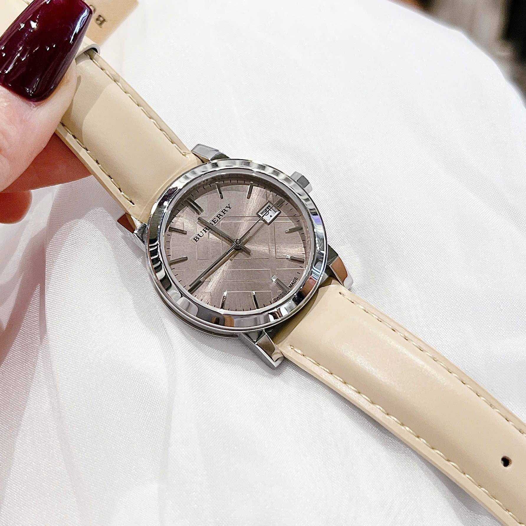 Đồng hồ đeo tay nữ Burberry Ladies Watch The City Check Neutral Silver BU9107 3