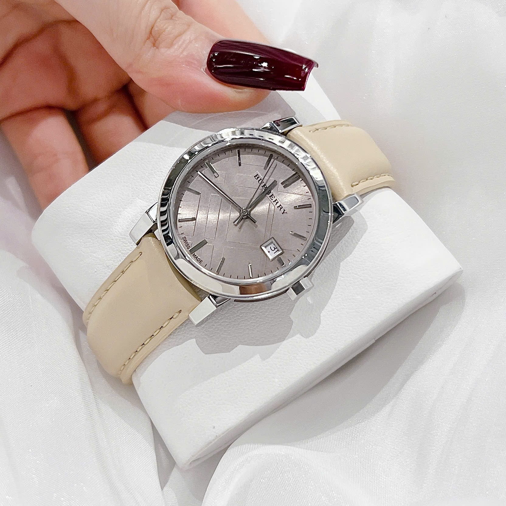 Đồng hồ đeo tay nữ Burberry Ladies Watch The City Check Neutral Silver BU9107 6