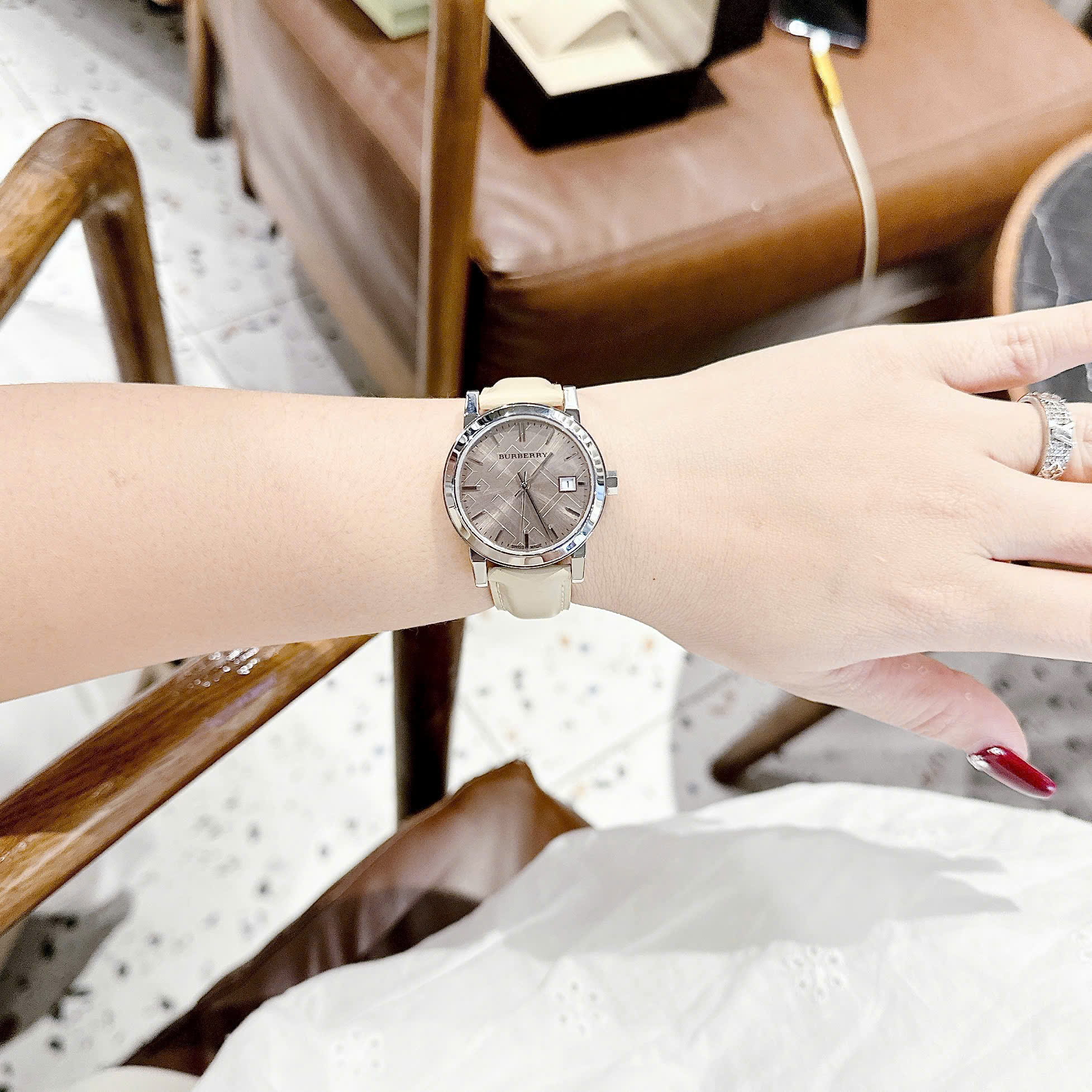 Đồng hồ đeo tay nữ Burberry Ladies Watch The City Check Neutral Silver BU9107 7