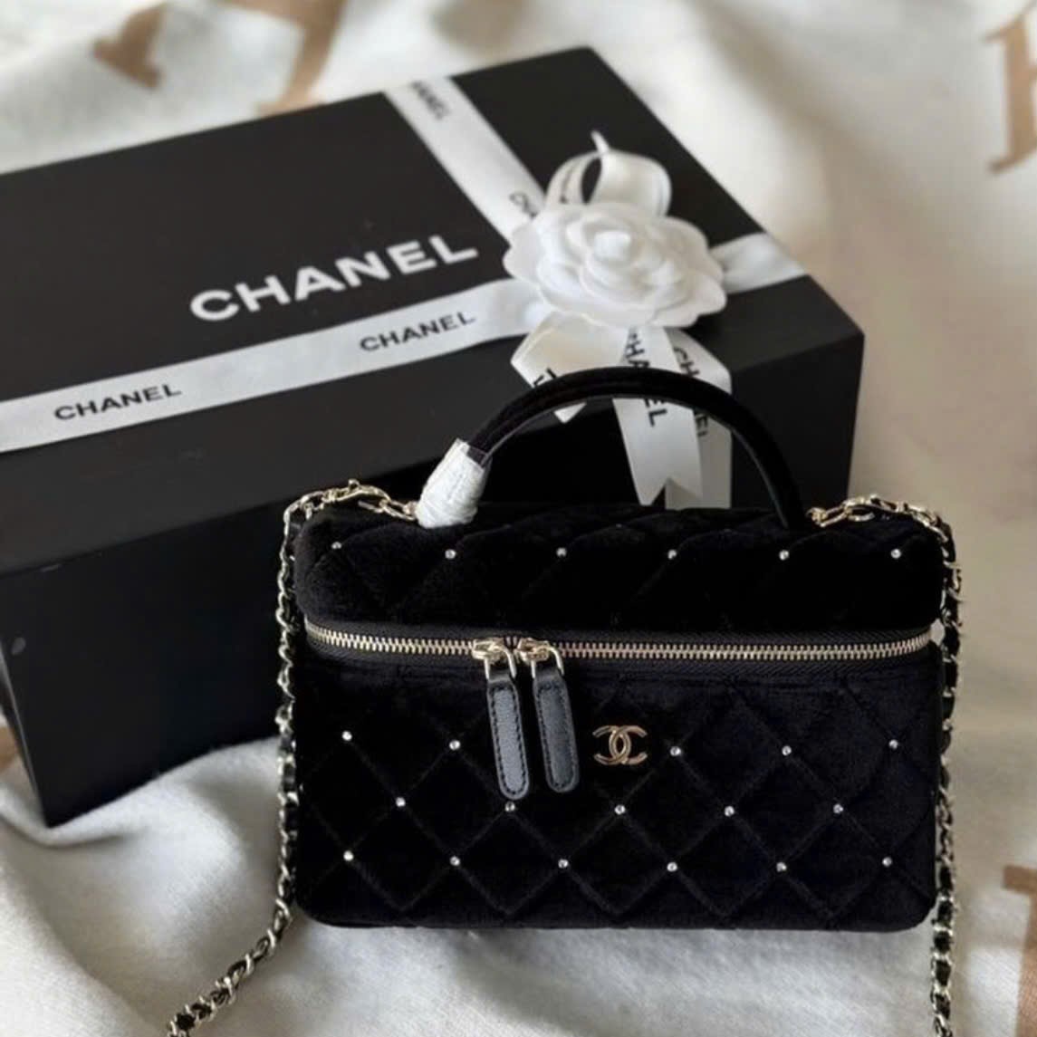 Túi xách Chanel Vanity with Chain Velvet Diamanté Gold-Tone Metal 4