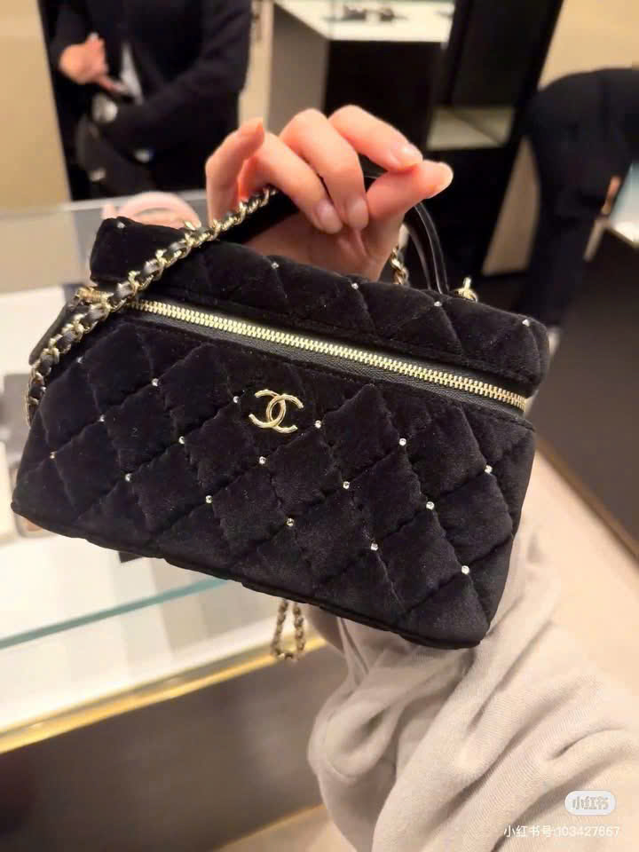 Túi xách Chanel Vanity with Chain Velvet Diamanté Gold-Tone Metal 10