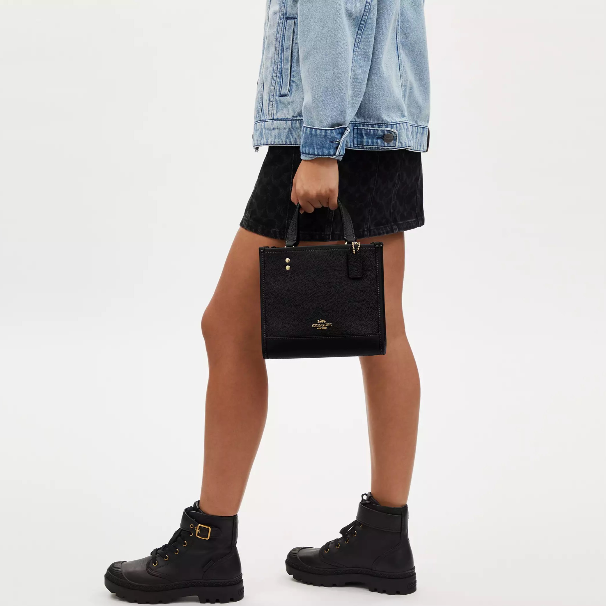 Túi đeo chéo Coach Dempsey Tote Bag 22 Black CO971 4