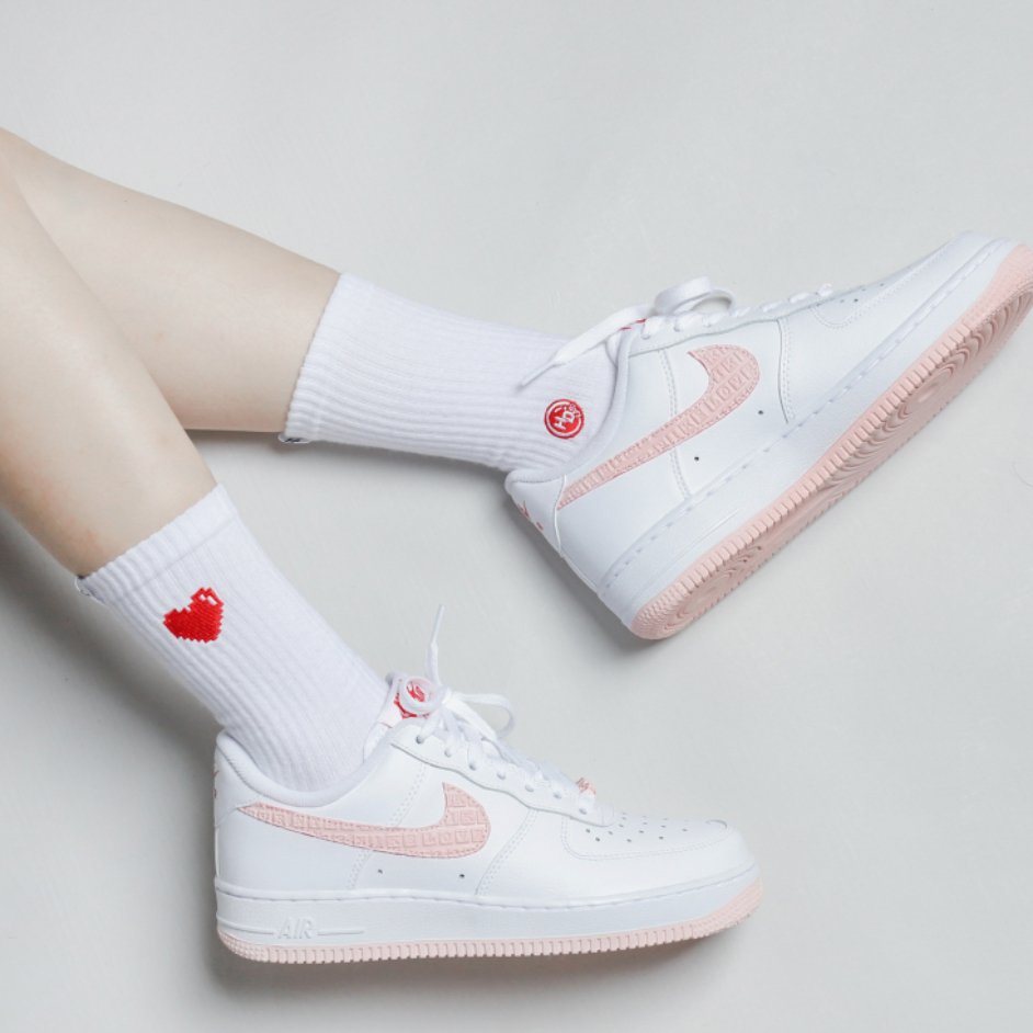 GIÀY NỮ NIKE AIR FORCE 1 07 LOW VD VALENTINE S DAY WHITE ATMOSPHERE UNIVERSITY RED SAIL DQ9320-100 3