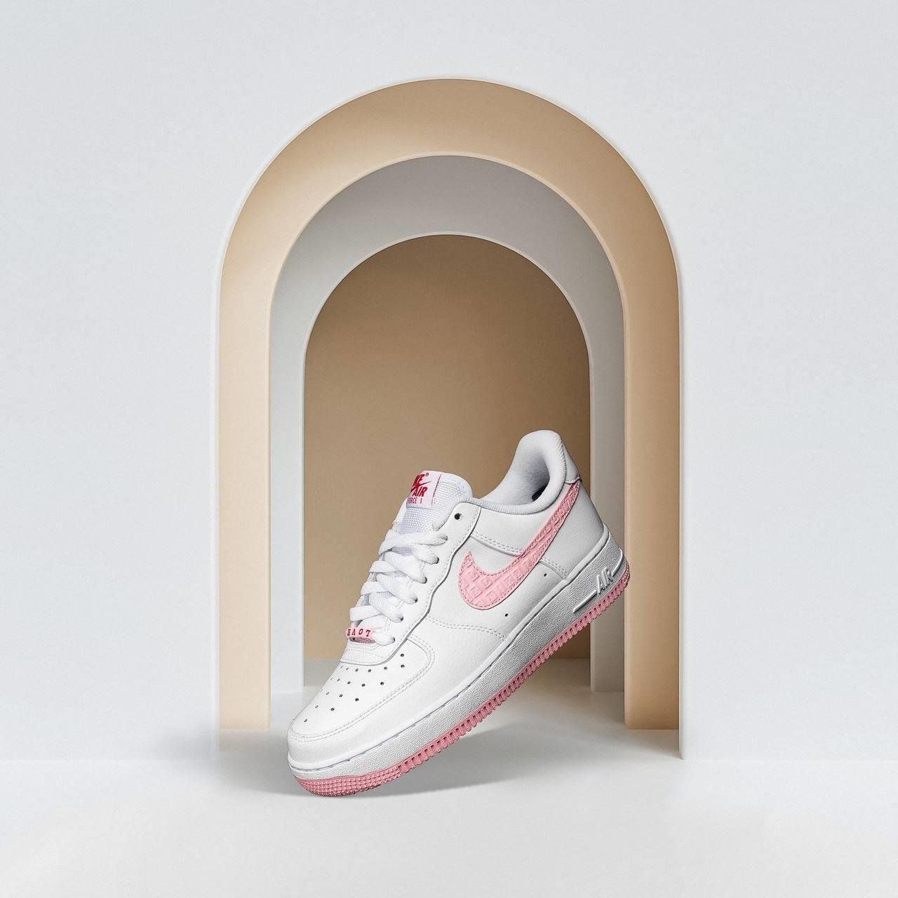 GIÀY NỮ NIKE AIR FORCE 1 07 LOW VD VALENTINE S DAY WHITE ATMOSPHERE UNIVERSITY RED SAIL DQ9320-100 8