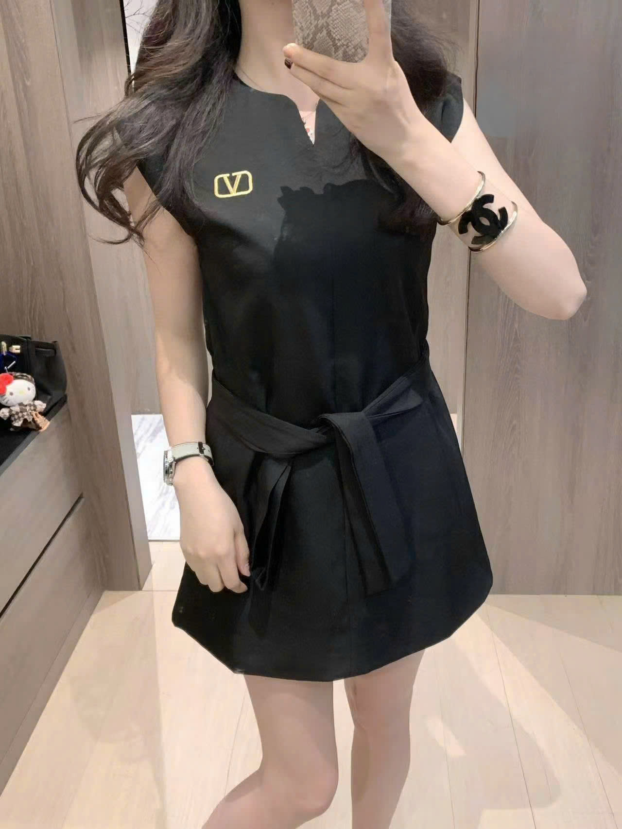 Áo đầm đen ngắn thắt nơ nữ Valentino 7