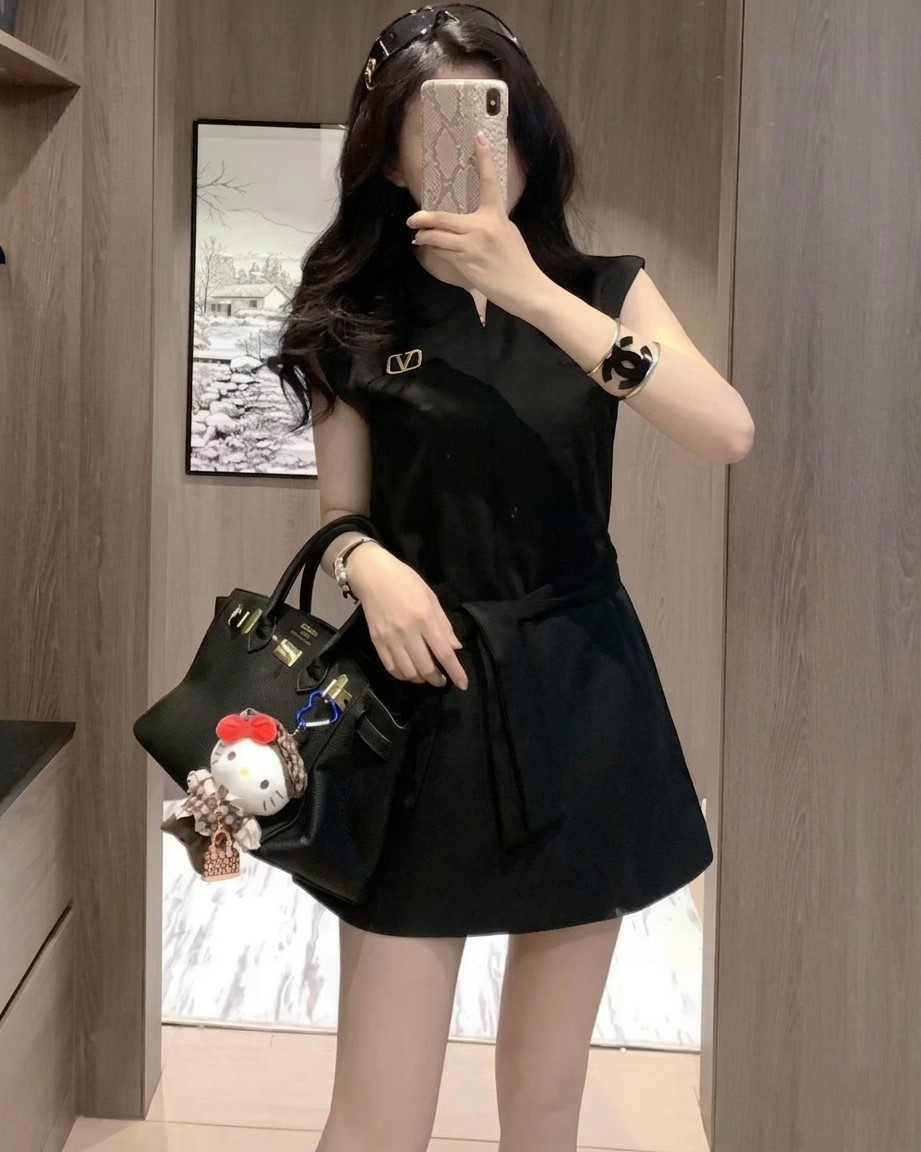 Áo đầm đen ngắn thắt nơ nữ Valentino 5