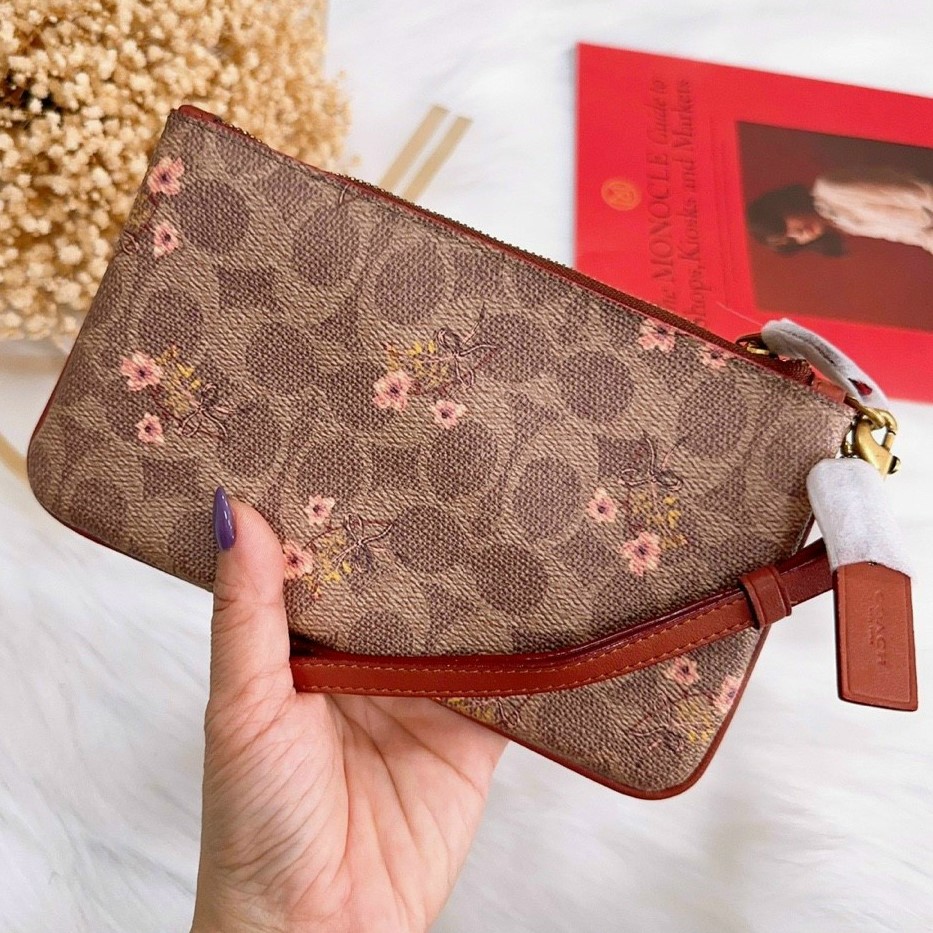 VÍ NỮ COACH SMALL WRISTLET IN SIGNATURE CANVAS WITH FLORAL BOW PRINT F67070 5