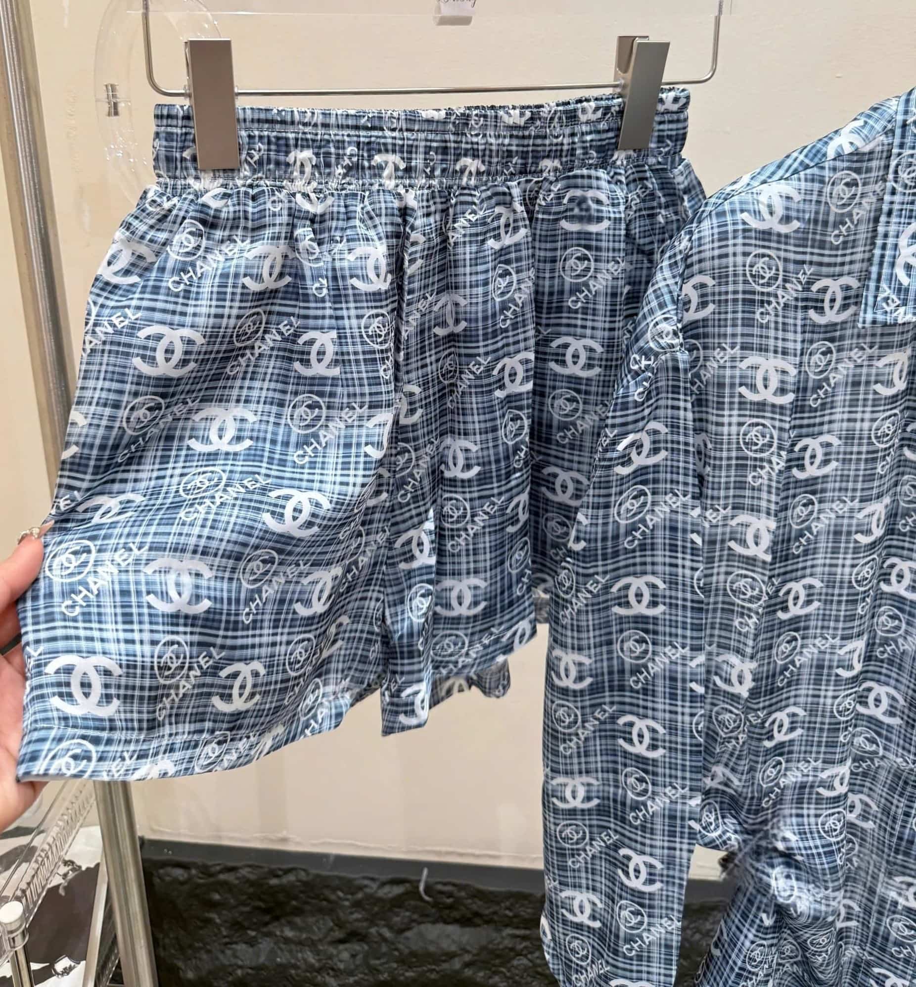 Combo bộ nữ Chanel áo sơ mi quần ngắn xanh dương 1