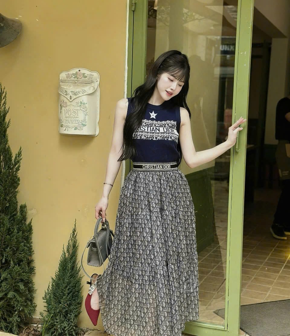Combo bộ áo dệt kim váy voan dài Dior 1
