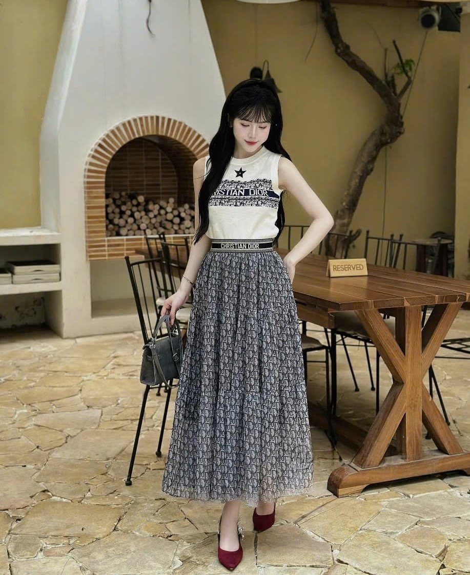 Combo bộ áo dệt kim váy voan dài Dior 4