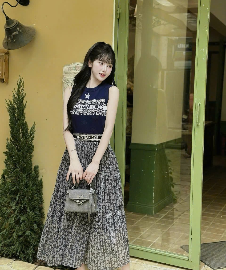 Combo bộ áo dệt kim váy voan dài Dior 6