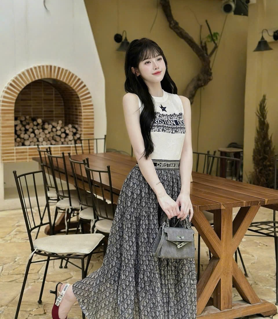 Combo bộ áo dệt kim váy voan dài Dior 5