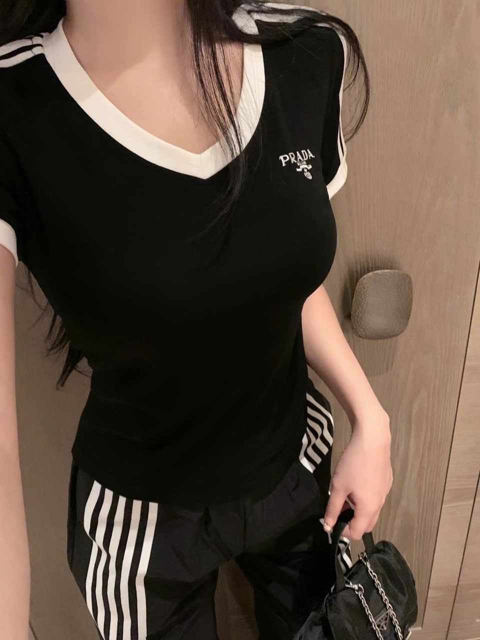 Combo bộ áo thun quần dài trắng đen prada 2