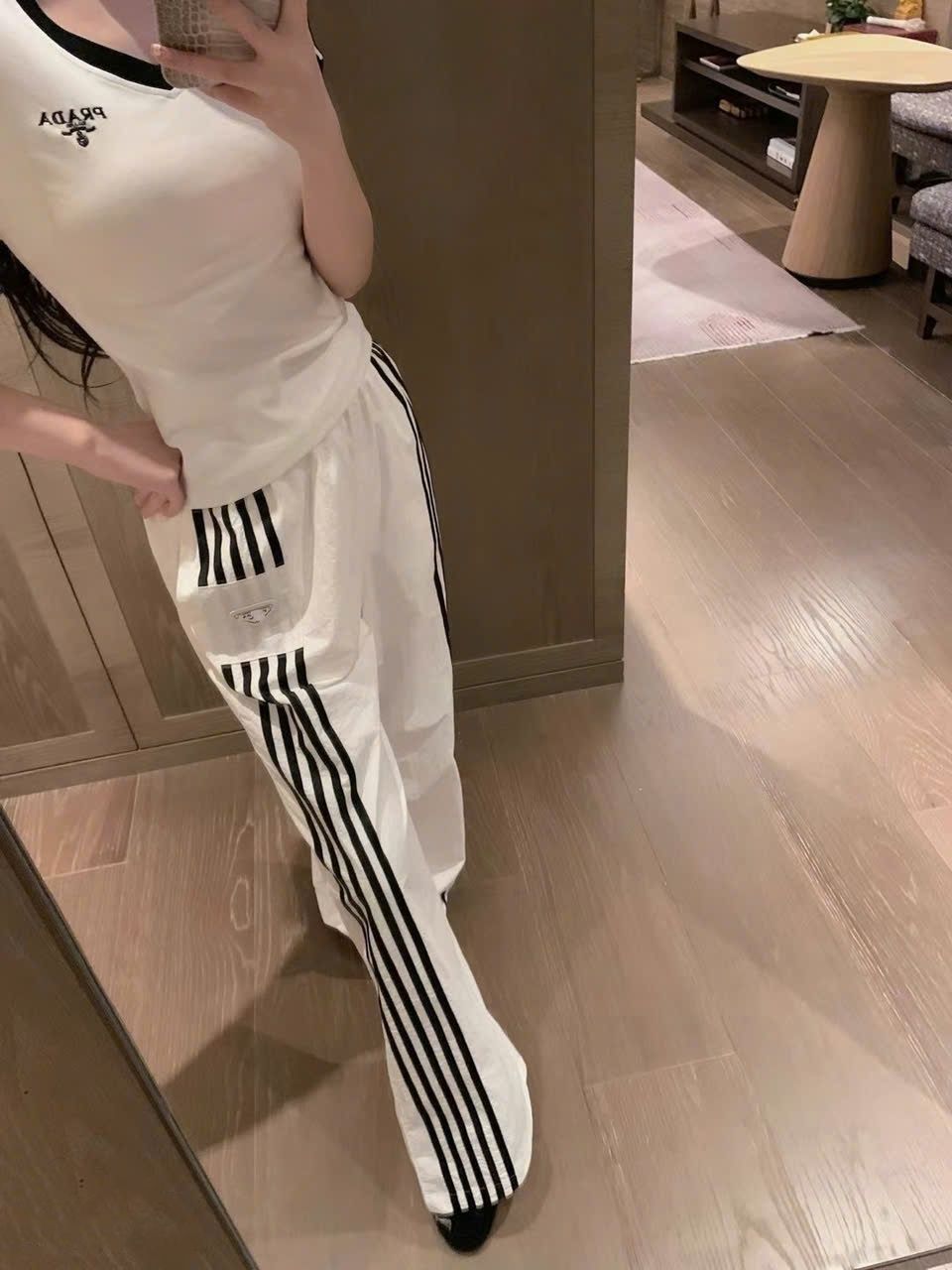 Combo bộ áo thun quần dài trắng đen prada 4