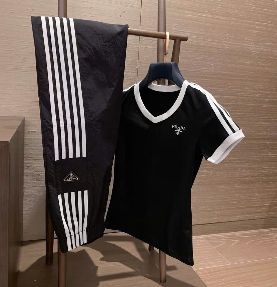 Combo bộ áo thun quần dài trắng đen prada 6