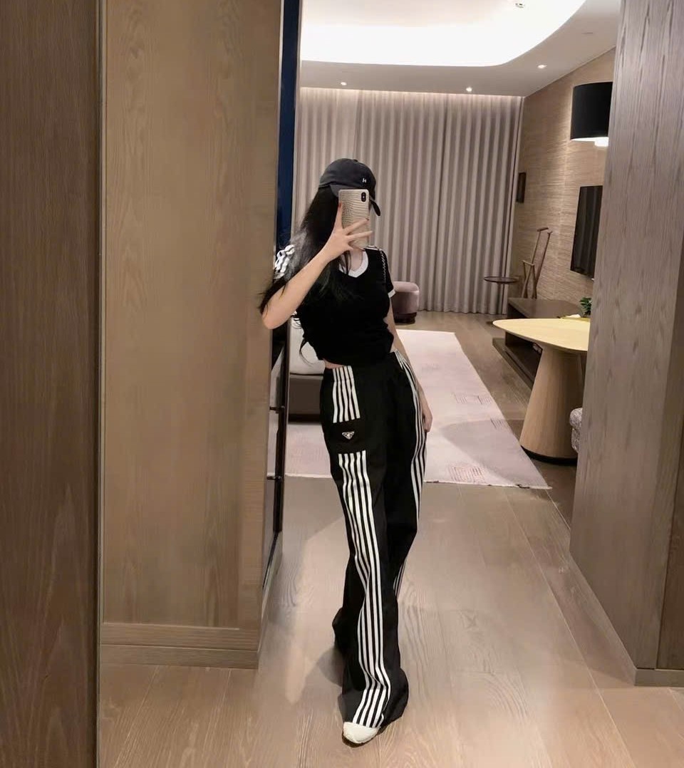 Combo bộ áo thun quần dài trắng đen prada 9