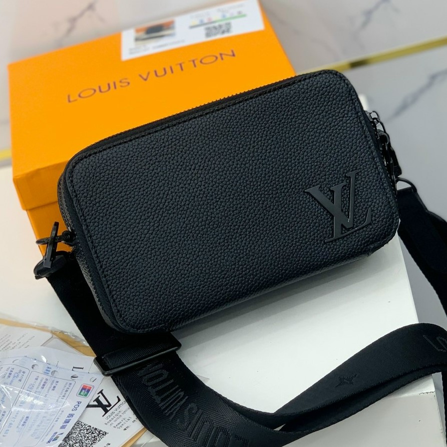 Túi đeo chéo nam Louis Vuitton dáng hộp